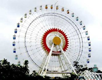 Đu quay ngoài trời